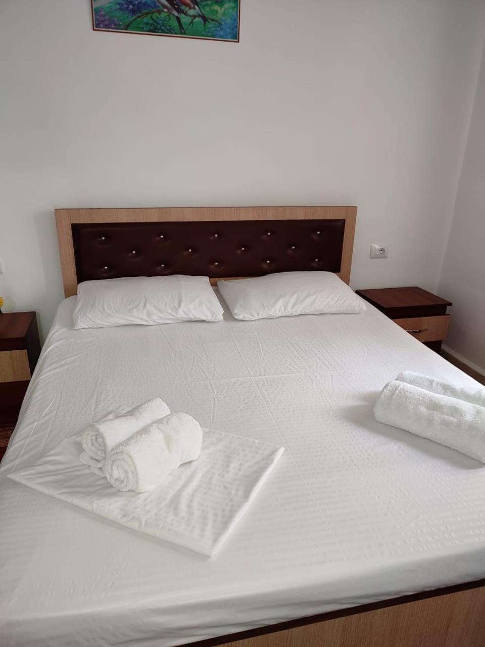 Guest House Eloid Μπεράτ Εξωτερικό φωτογραφία