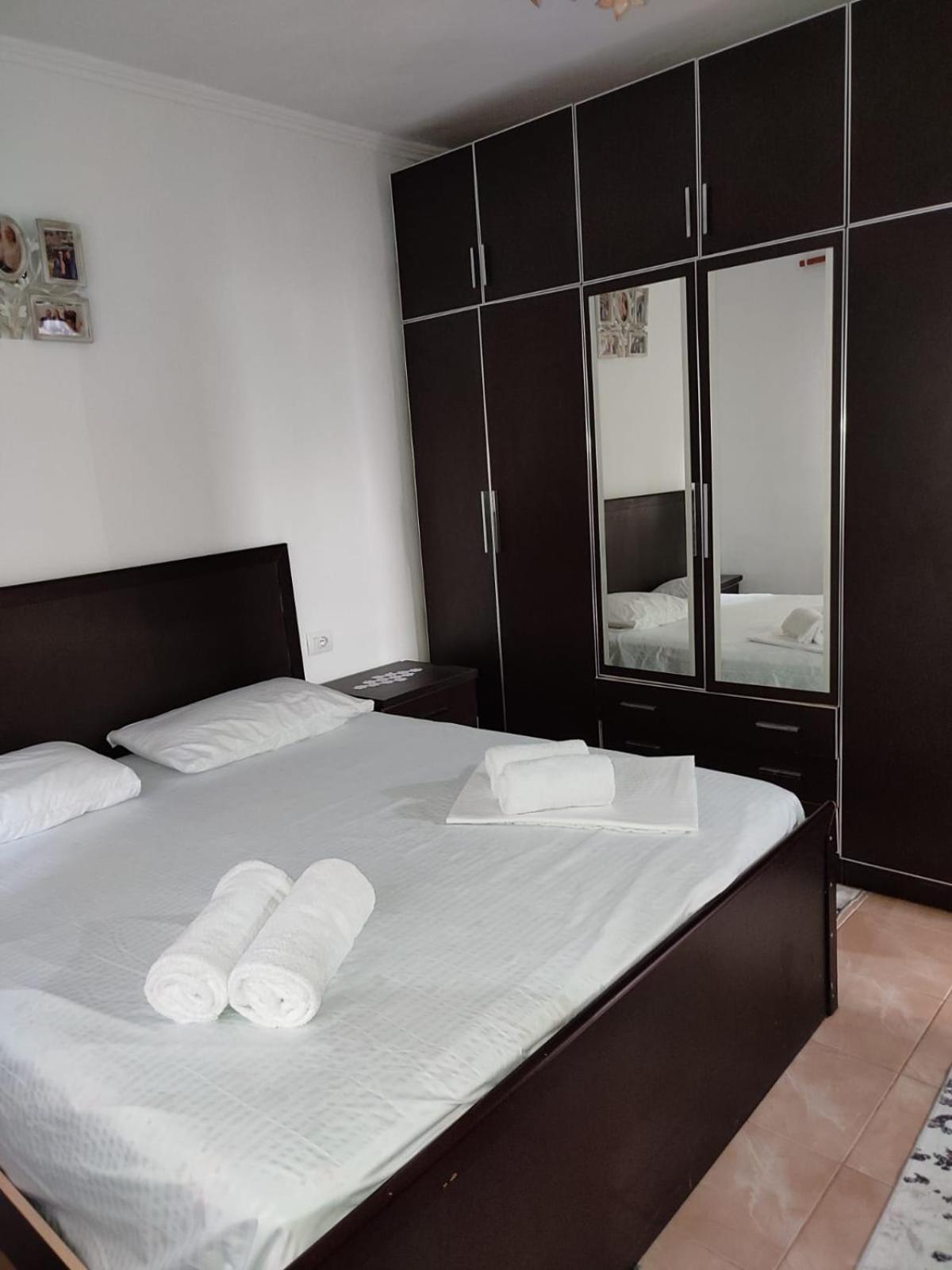 Guest House Eloid Μπεράτ Εξωτερικό φωτογραφία