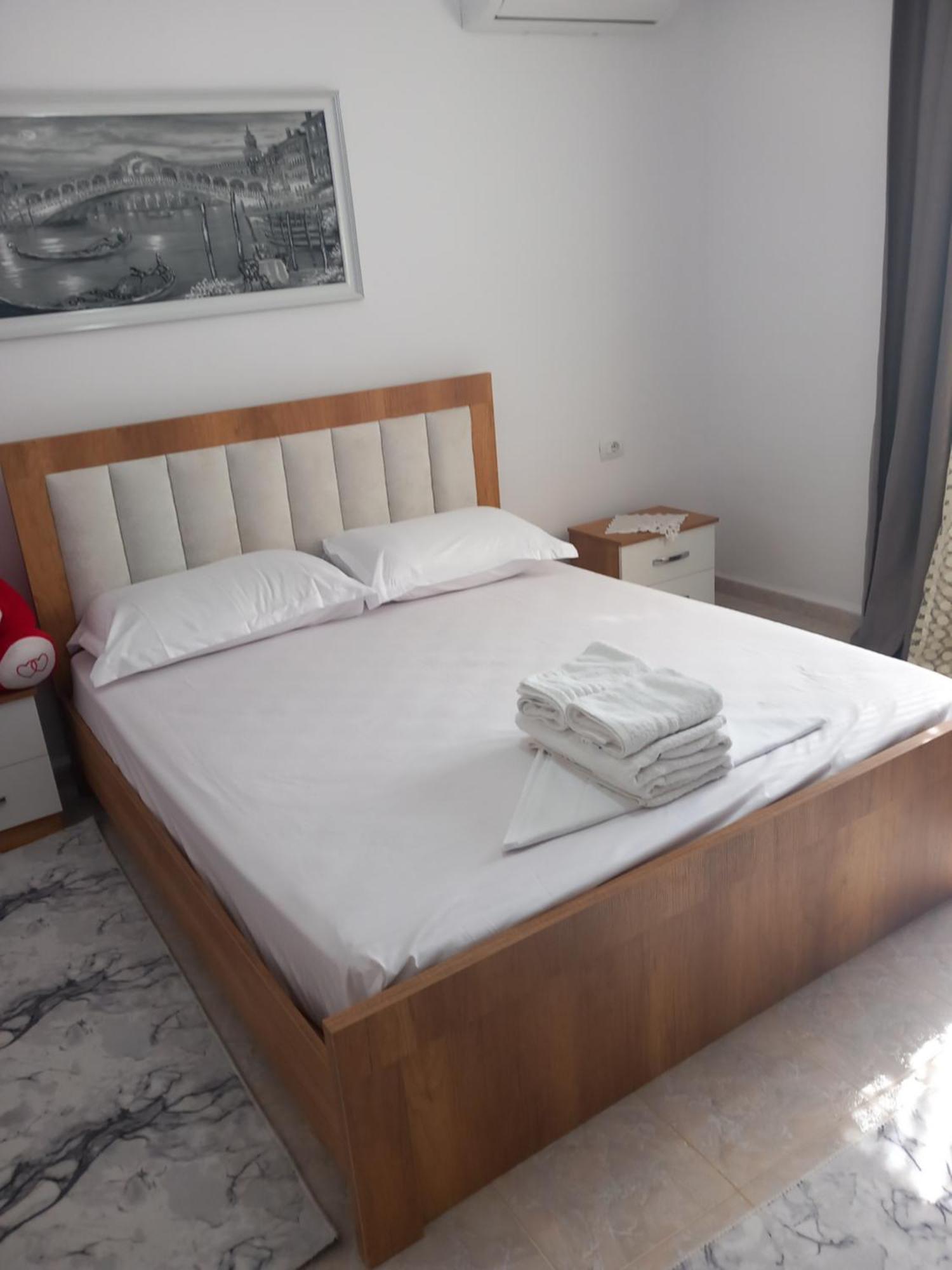 Guest House Eloid Μπεράτ Εξωτερικό φωτογραφία
