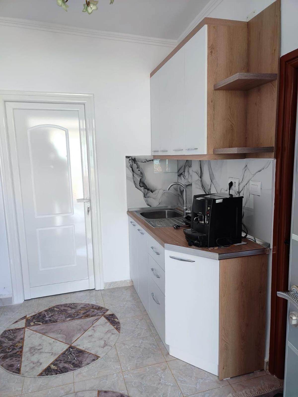 Guest House Eloid Μπεράτ Εξωτερικό φωτογραφία