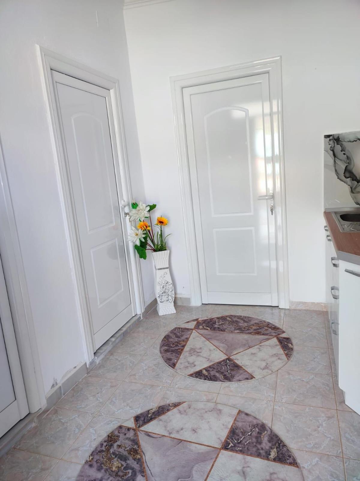 Guest House Eloid Μπεράτ Εξωτερικό φωτογραφία