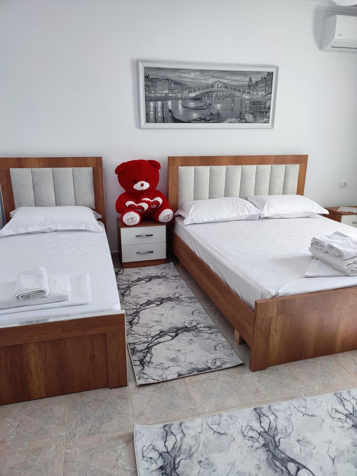Guest House Eloid Μπεράτ Εξωτερικό φωτογραφία